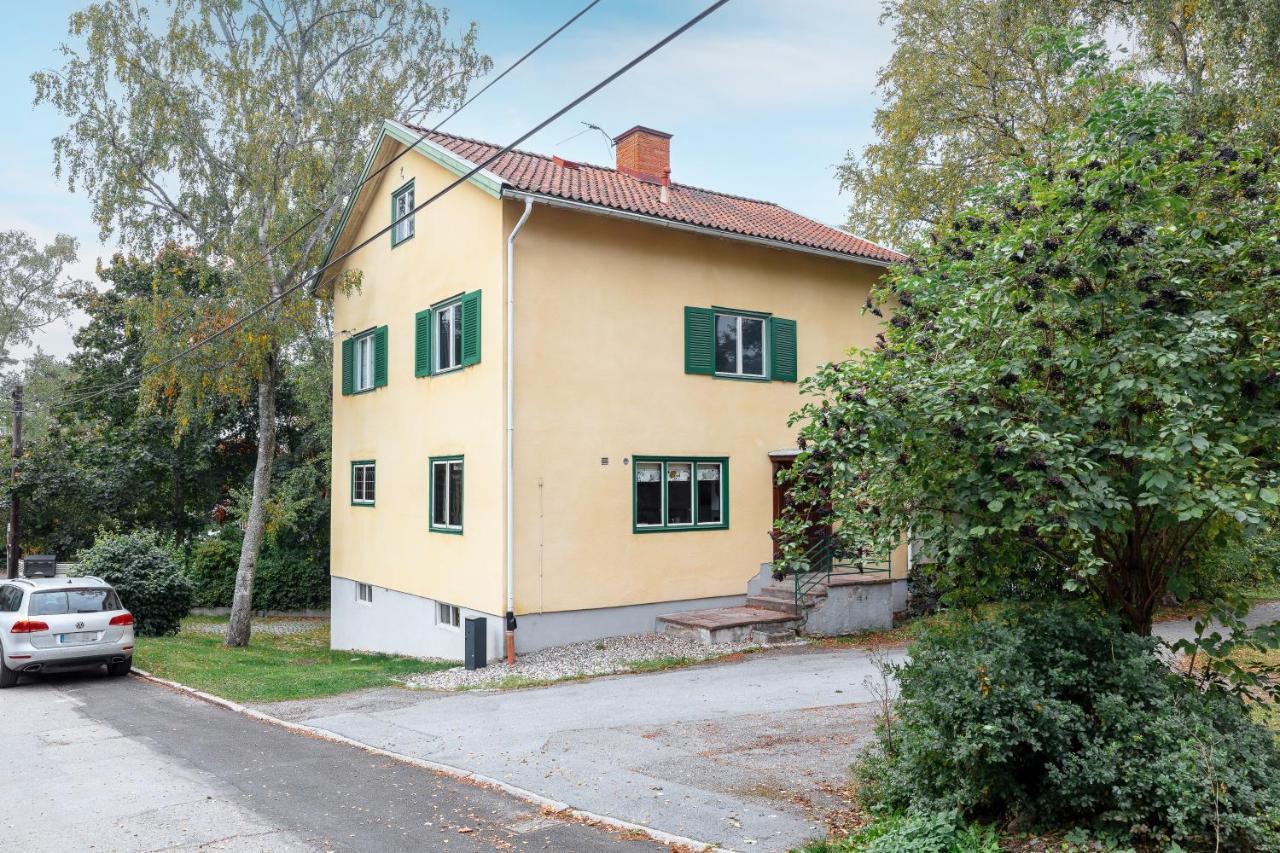 Fantastic 4 Bedroom Home In Bromma With Everything Stockholm Exterior foto